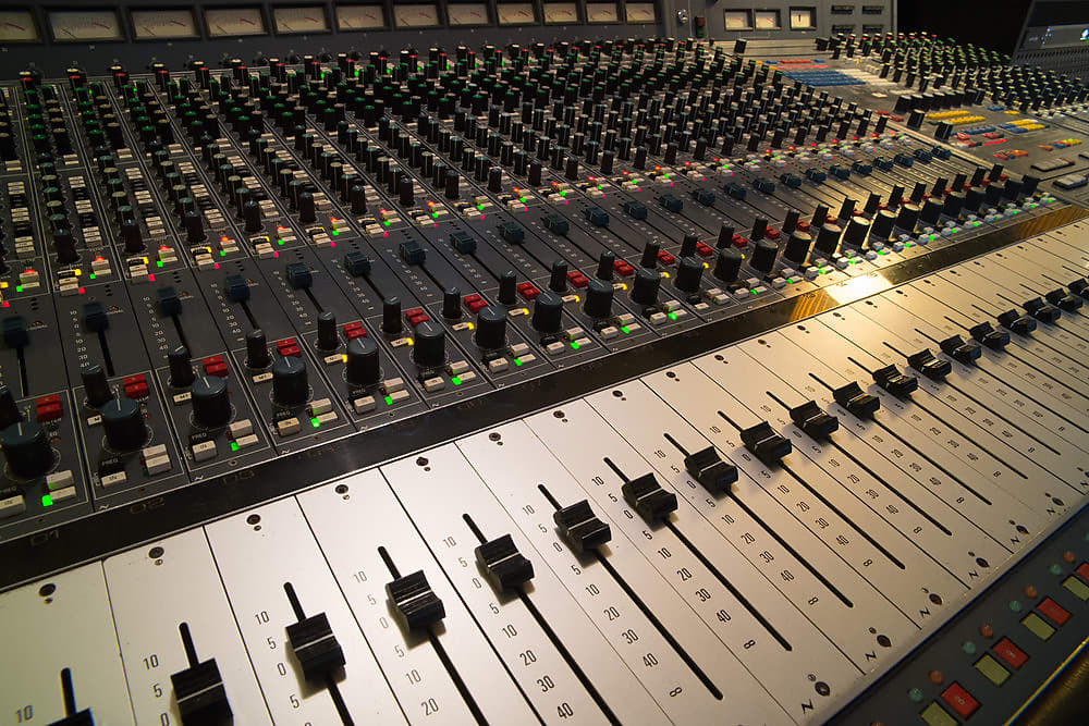 Mixing on vintage or modern mixing consoles
