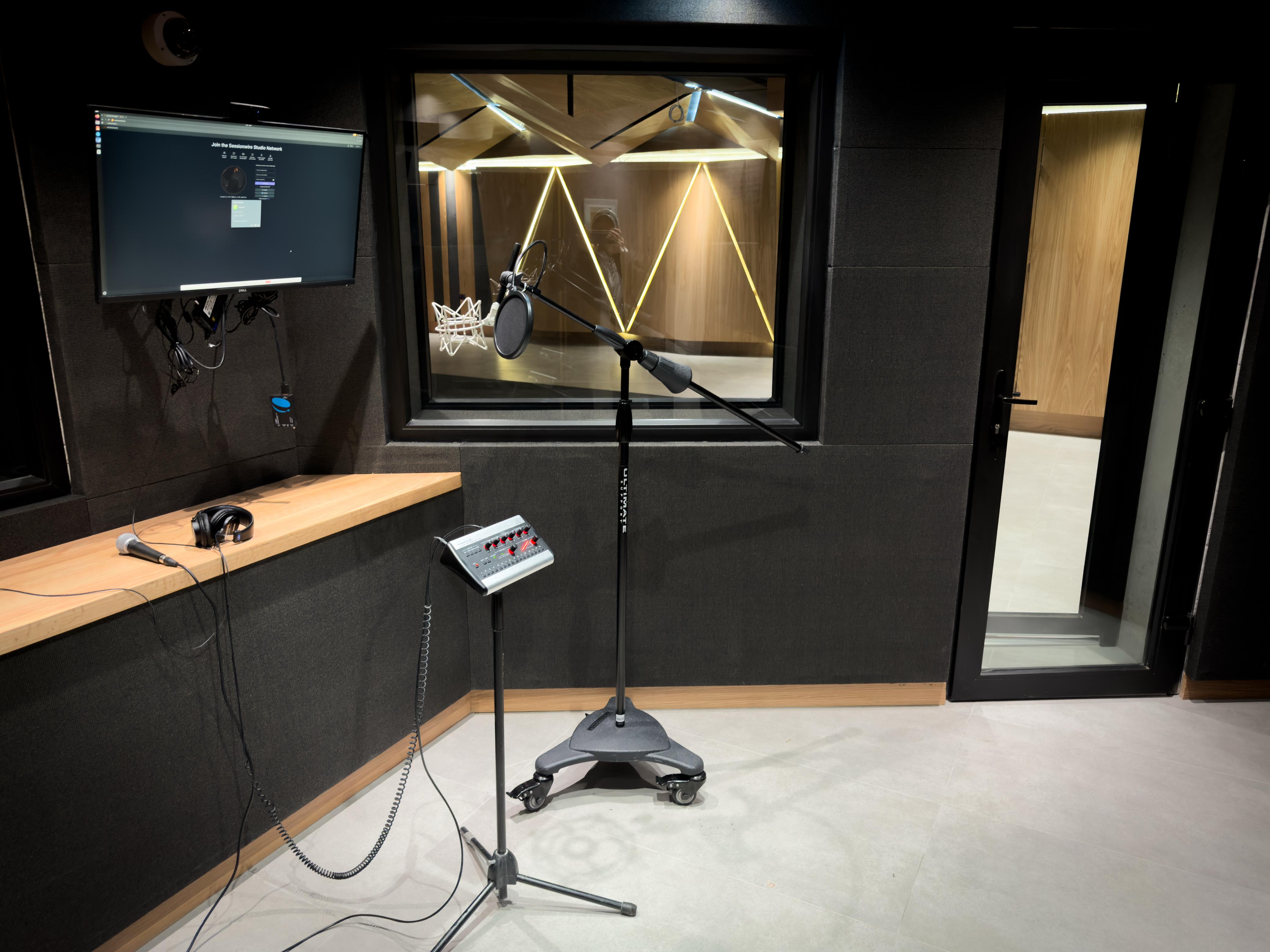 Perfectly tuned and controlled vocal room, with 3 way visibility to live room, engineering and video feeds.