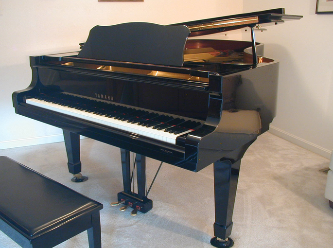 Yamaha C7 Concert Grand Piano